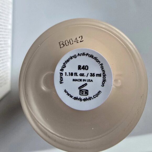 Elvis + Elvin Floral Brightening Anti Pollution Foundation NIB - Picture 3 of 4